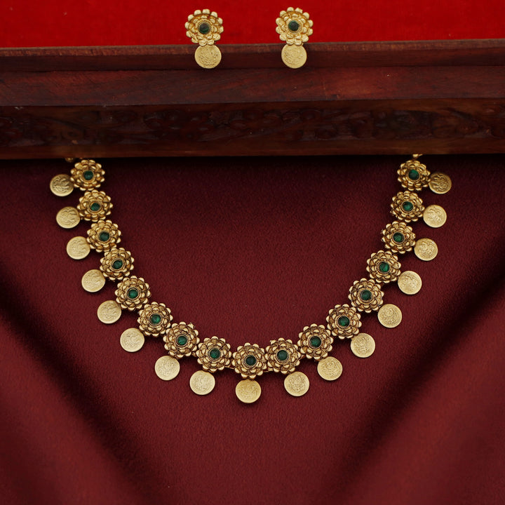 Dhrithika Flower Kashi Short Neckpiece with Earring