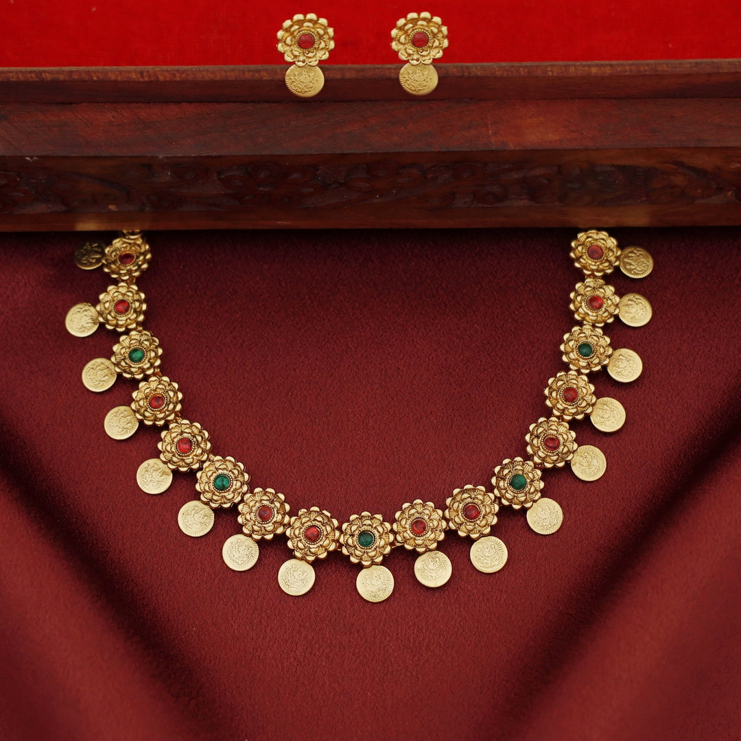 Dhrithika Flower Kashi Short Neckpiece with Earring