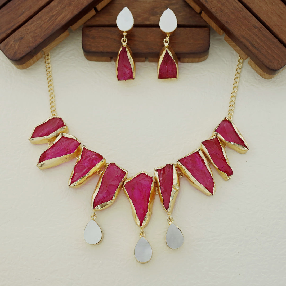 Augusta MOP + Dyed + Raw Stone Short Neckpiece With Earring