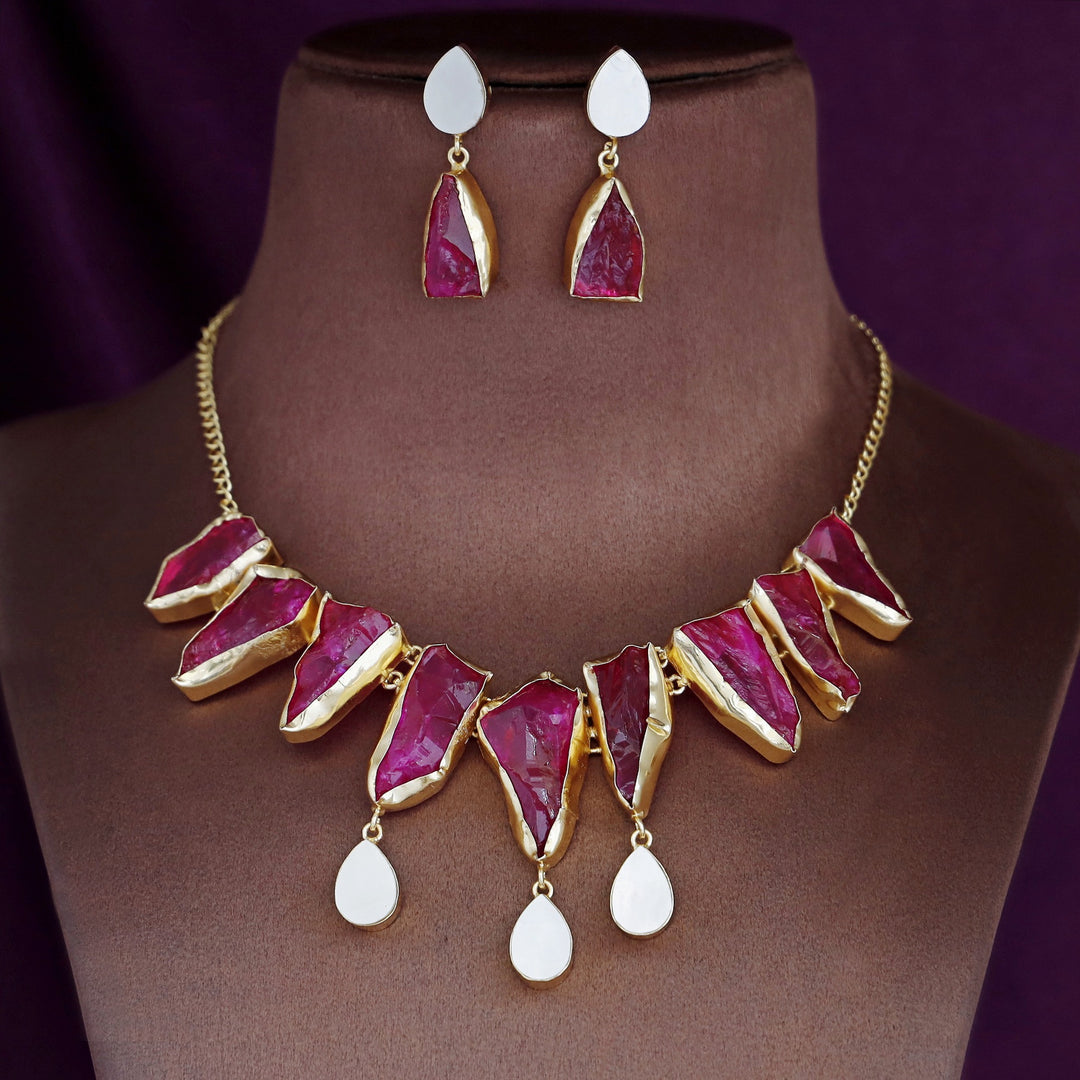 Augusta MOP + Dyed + Raw Stone Short Neckpiece With Earring