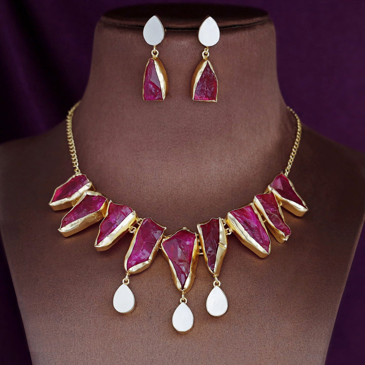 Augusta MOP + Dyed + Raw Stone Short Neckpiece With Earring