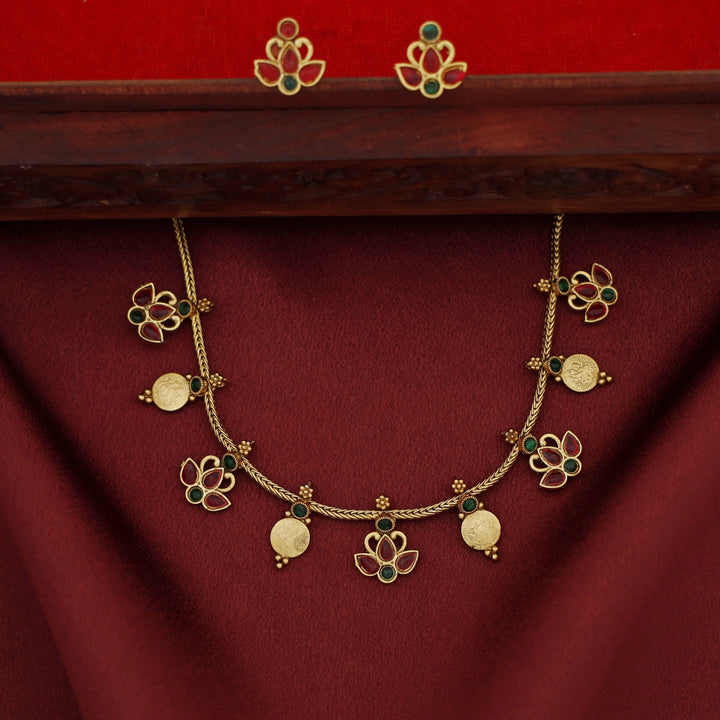 Shivanya Kashi Tri Petal Short Neckpiece with Earring