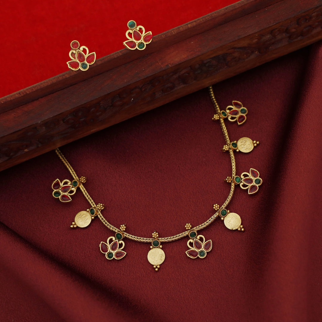 Shivanya Kashi Tri Petal Short Neckpiece with Earring