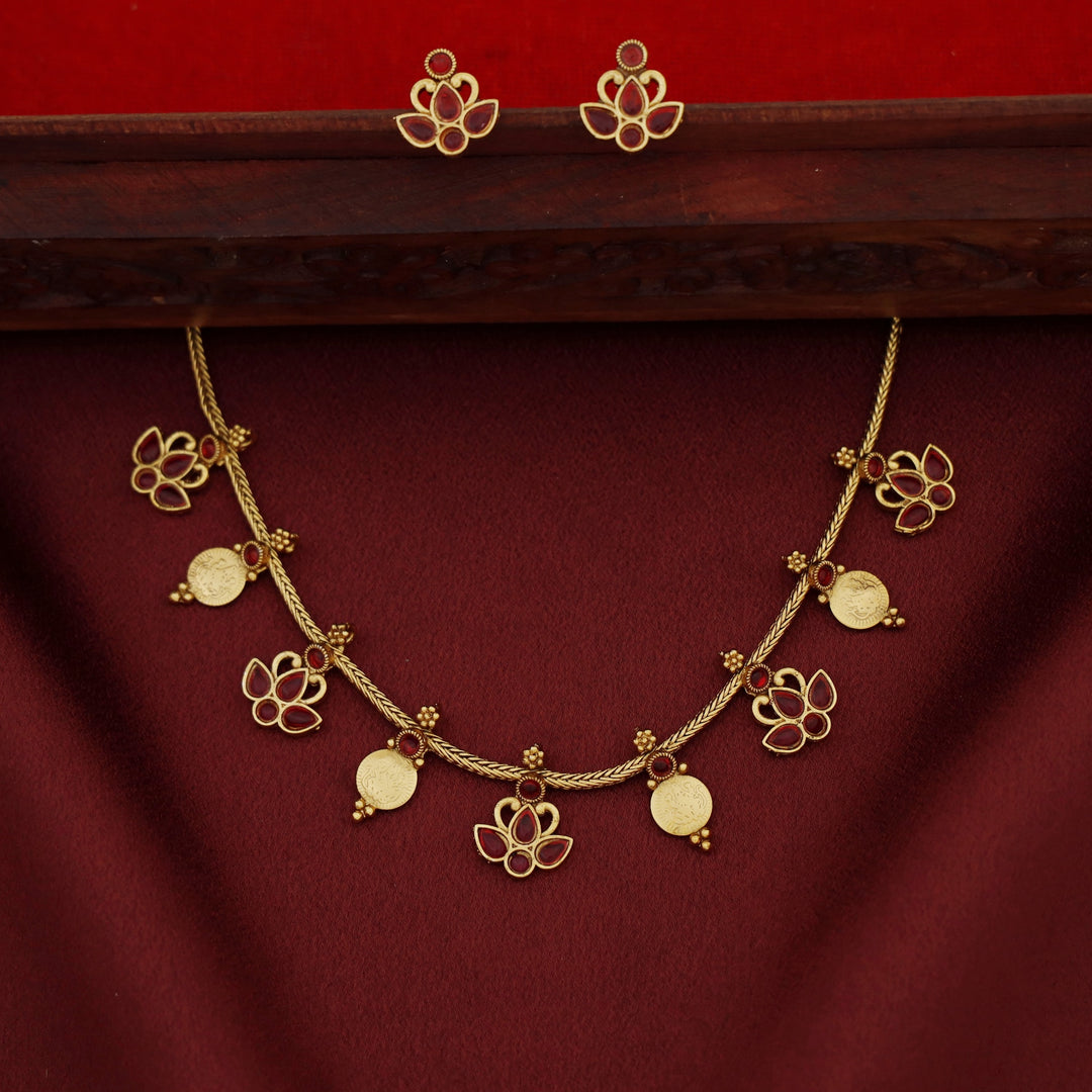 Shivanya Kashi Tri Petal Short Neckpiece with Earring