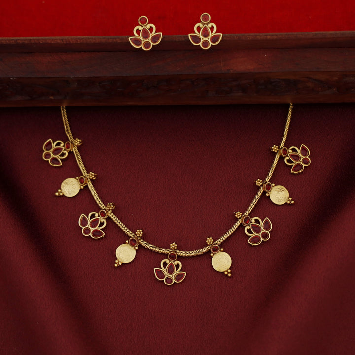 Shivanya Kashi Tri Petal Short Neckpiece with Earring