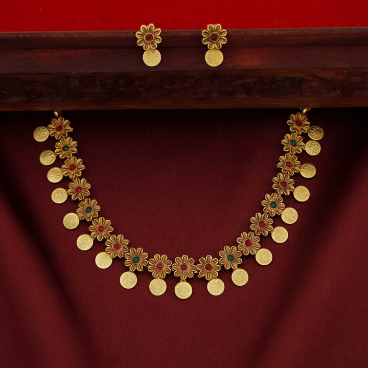 Dhrithika Flower Dhaya Kashi Short Neckpiece with Earring