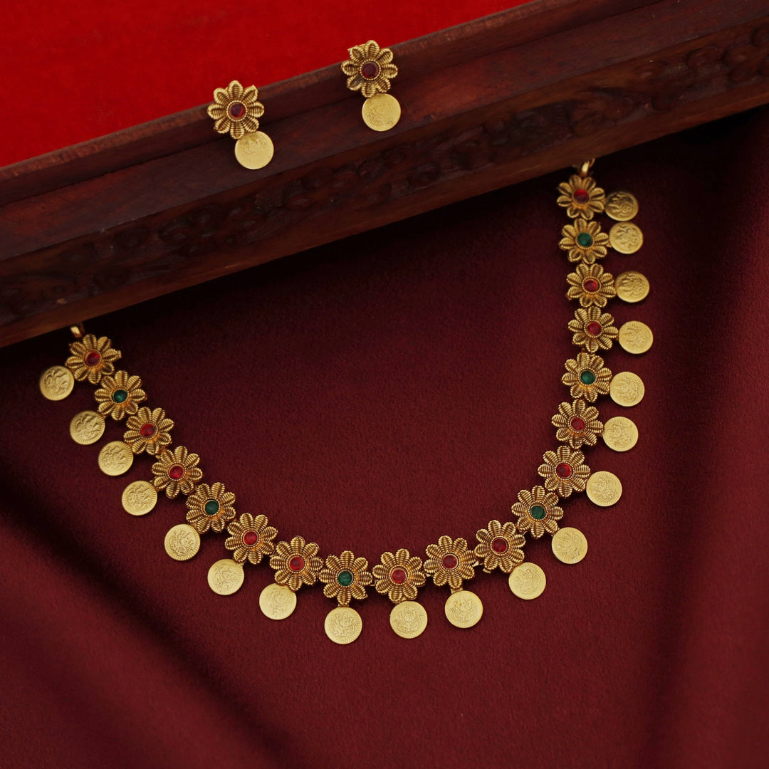 Dhrithika Flower Dhaya Kashi Short Neckpiece with Earring