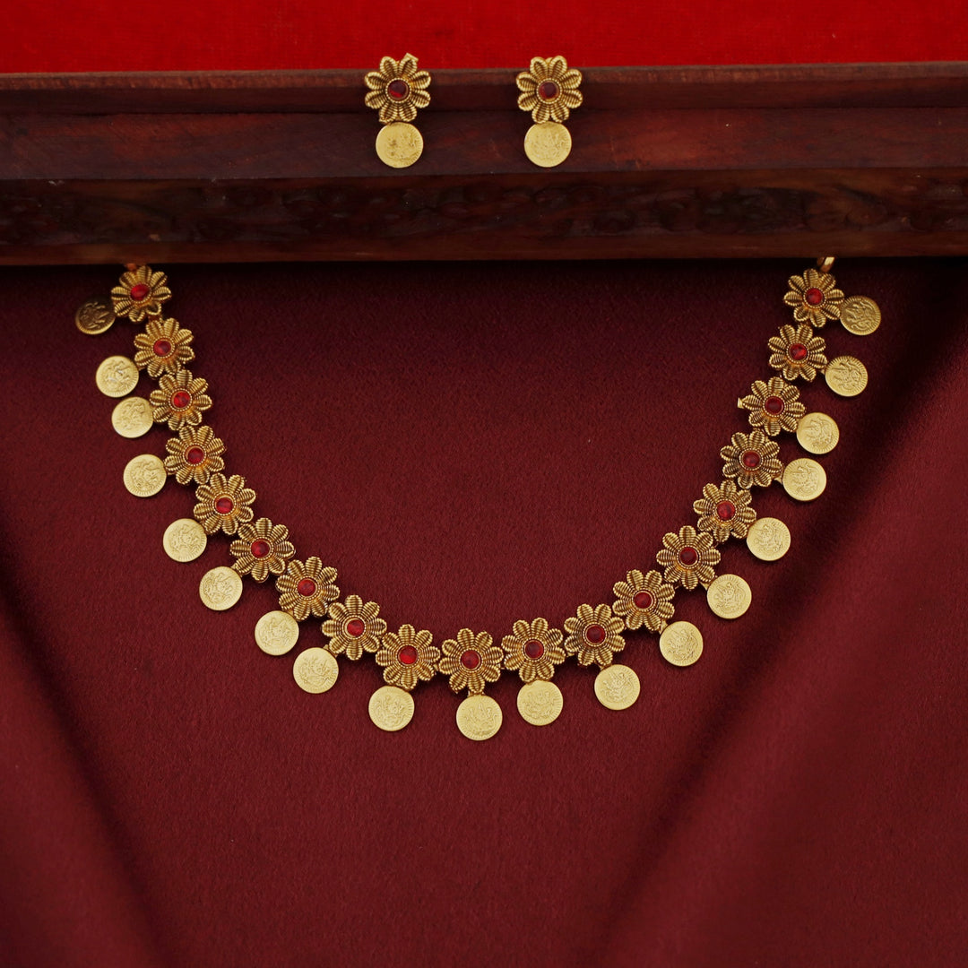 Dhrithika Flower Dhaya Kashi Short Neckpiece with Earring