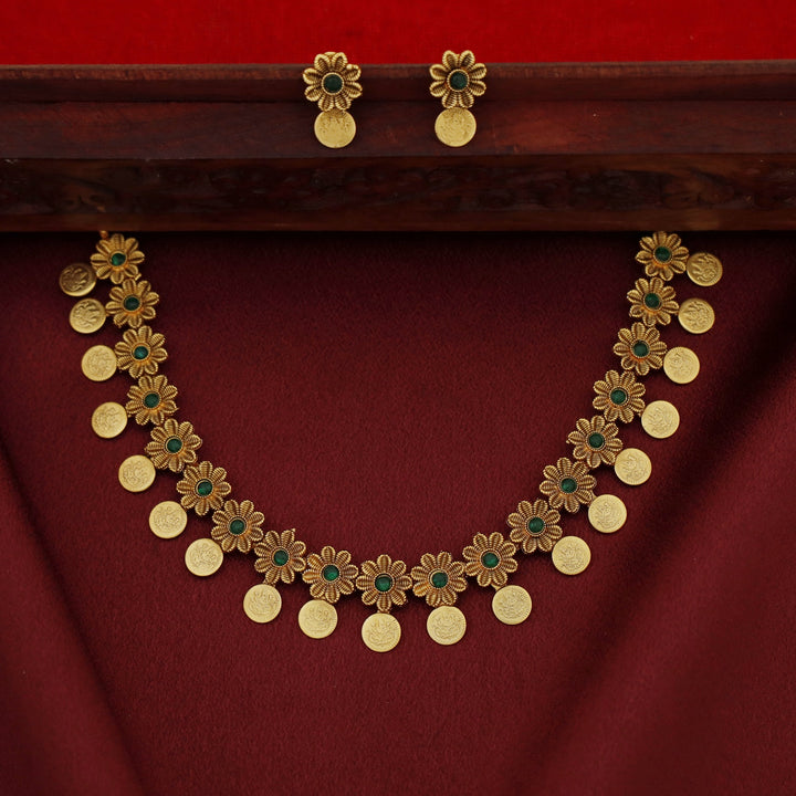 Dhrithika Flower Dhaya Kashi Short Neckpiece with Earring