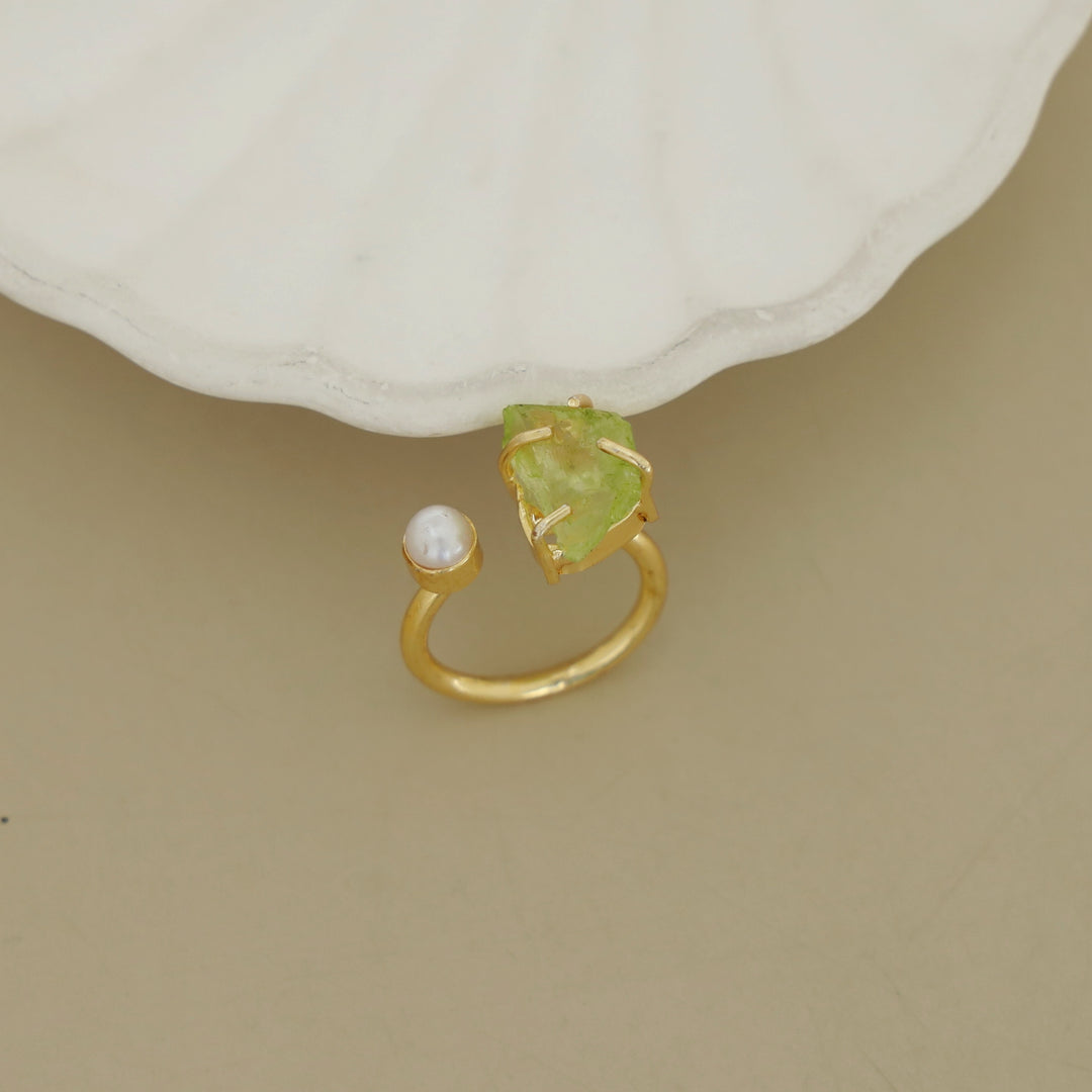 Ena Dyed Stone Plus Mini Pearl Ring