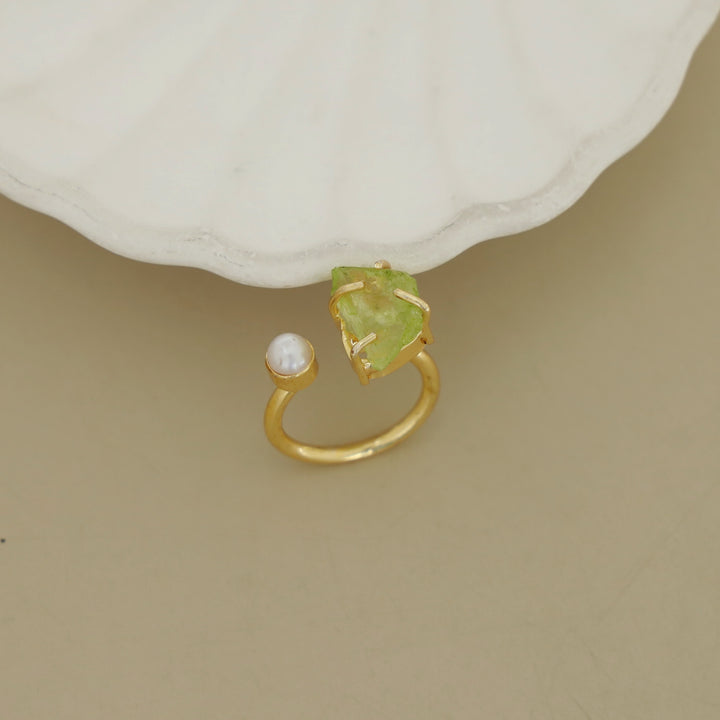 Ena Dyed Stone Plus Mini Pearl Ring