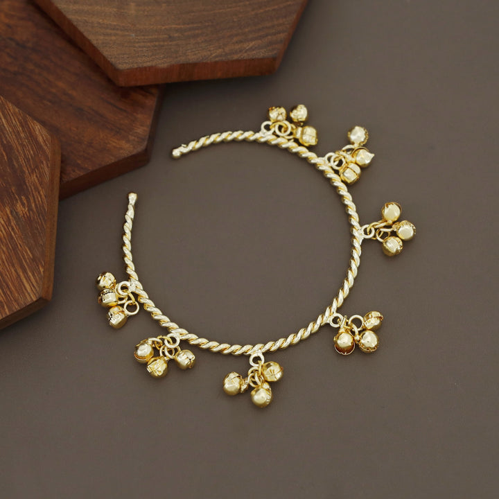 Sia Twisted Golden Ghunguroo Bangle