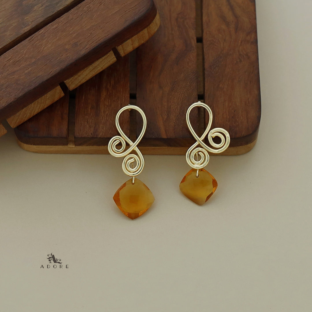 Golden Curvy Loop Diamond Glossy Earring