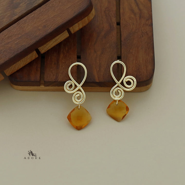 Golden Curvy Loop Diamond Glossy Earring