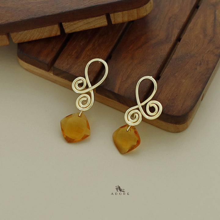 Golden Curvy Loop Diamond Glossy Earring