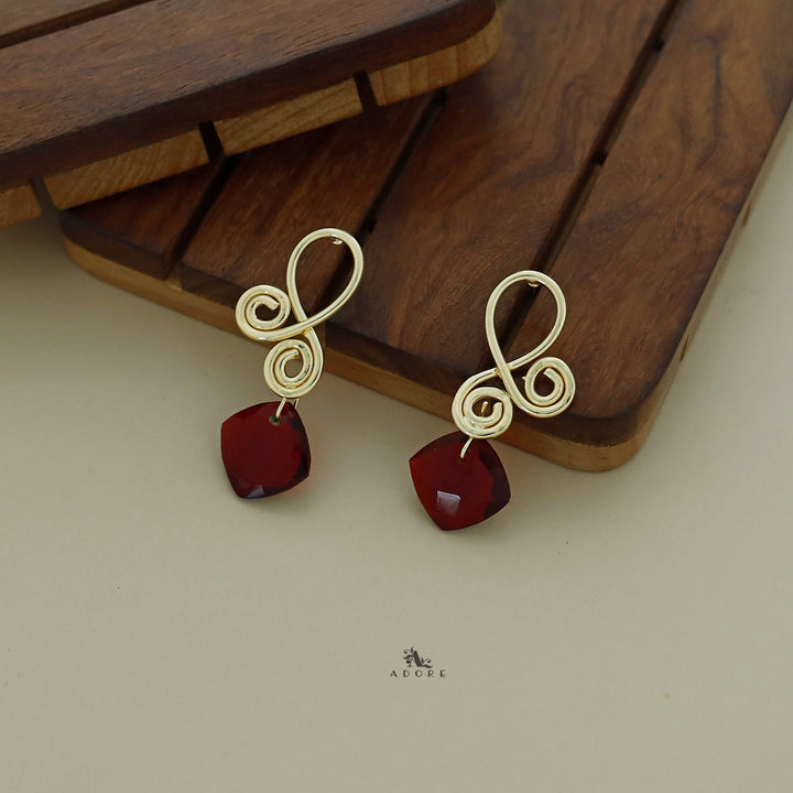 Golden Curvy Loop Diamond Glossy Earring