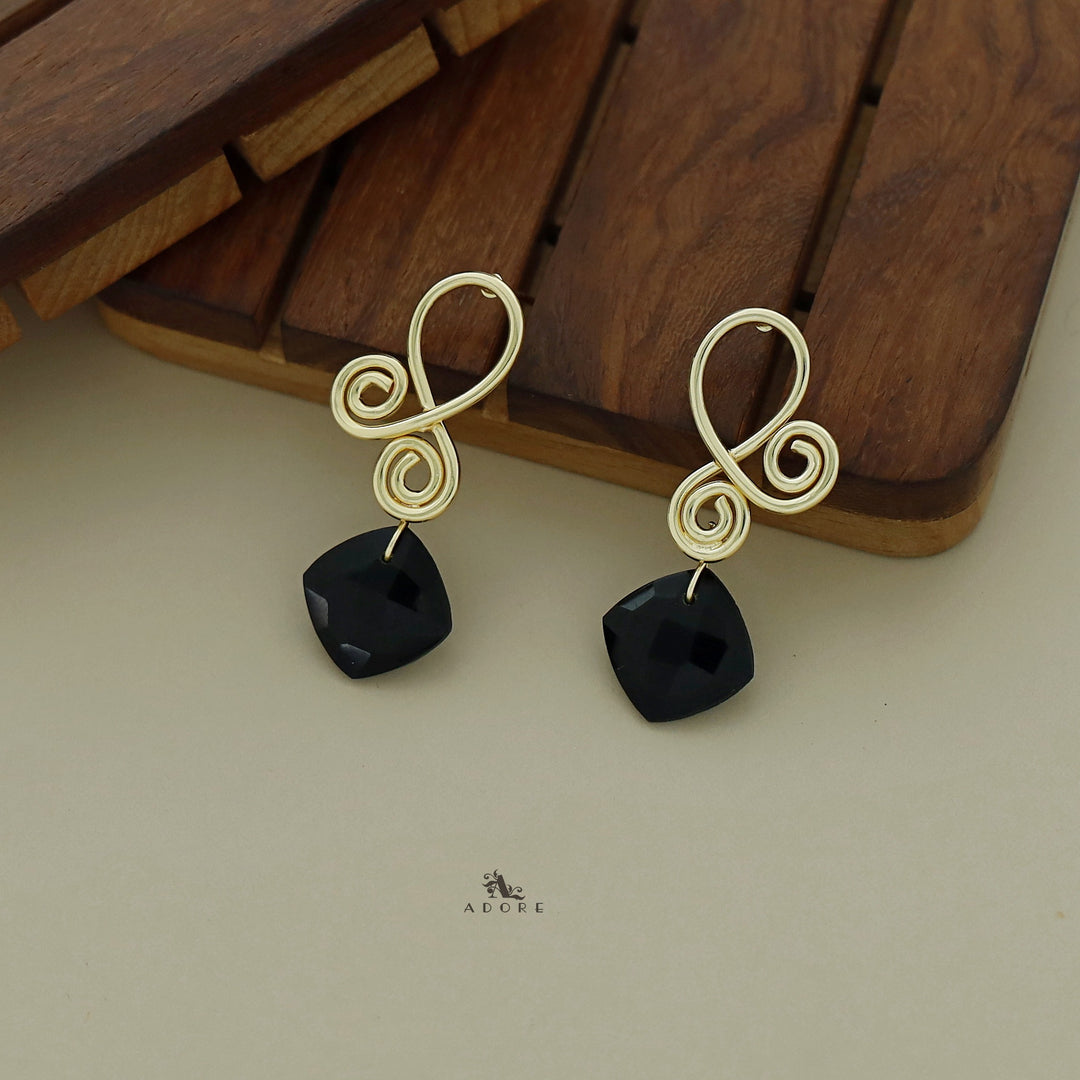 Golden Curvy Loop Diamond Glossy Earring