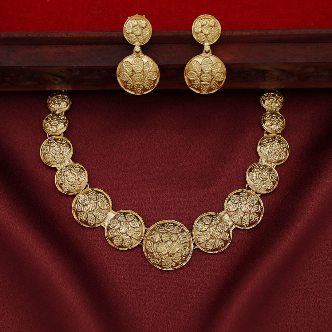 Varnika Short Neckpiece With Earring