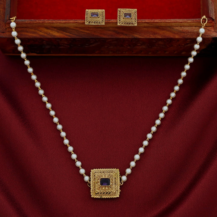 Avarnika 1 Layer Pearl Short Neckpiece With Earring