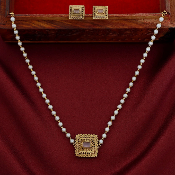 Avarnika 1 Layer Pearl Short Neckpiece With Earring