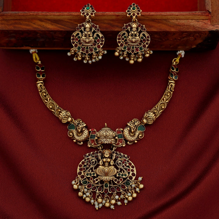 Daksha Vaishnavi Devi Pearl Cluster Short Neckpiece with Earring