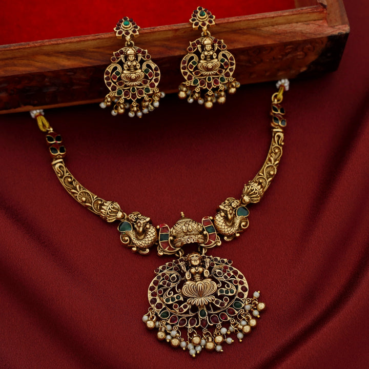 Daksha Vaishnavi Devi Pearl Cluster Short Neckpiece with Earring