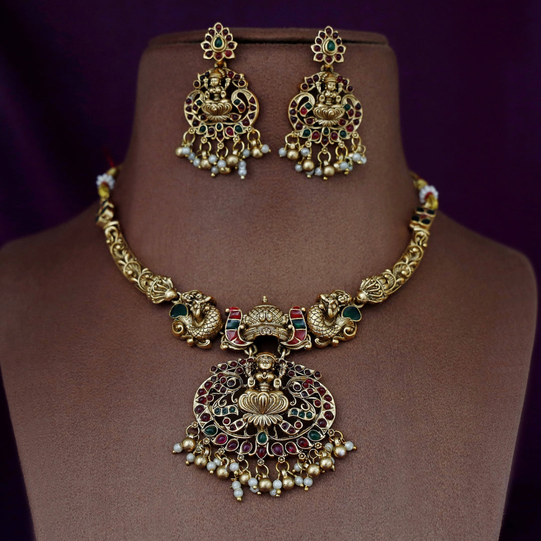 Daksha Vaishnavi Devi Pearl Cluster Short Neckpiece with Earring