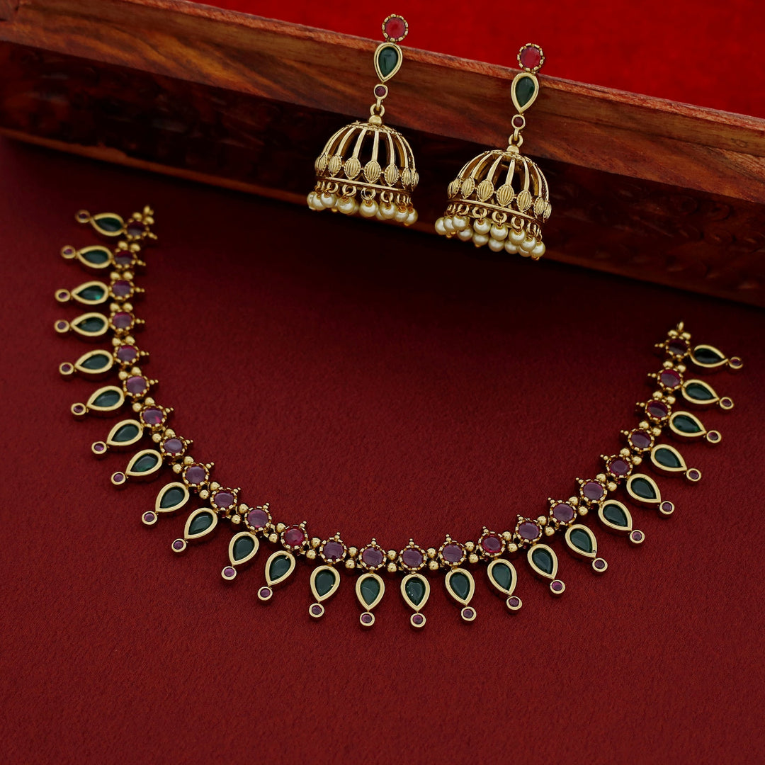Himanshi Palakka Short Neckpiece With Earring