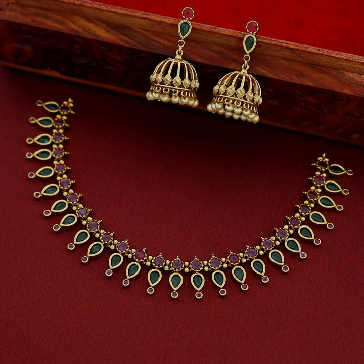 Himanshi Palakka Short Neckpiece With Earring
