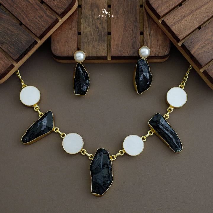 Fina MOP Dyed Stone Neckpiece with Earring