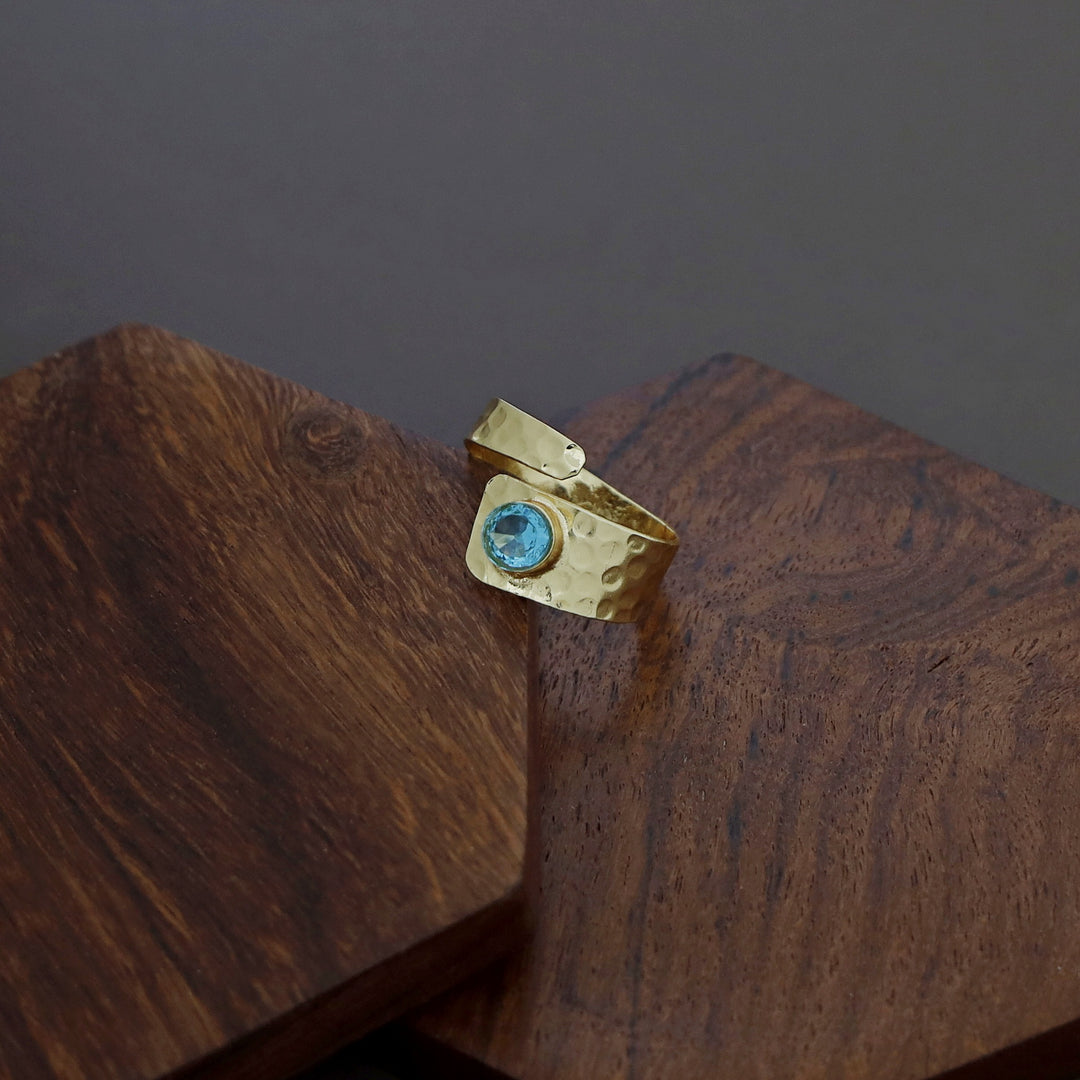 Maadhu Golden Hammered Glossy Ring