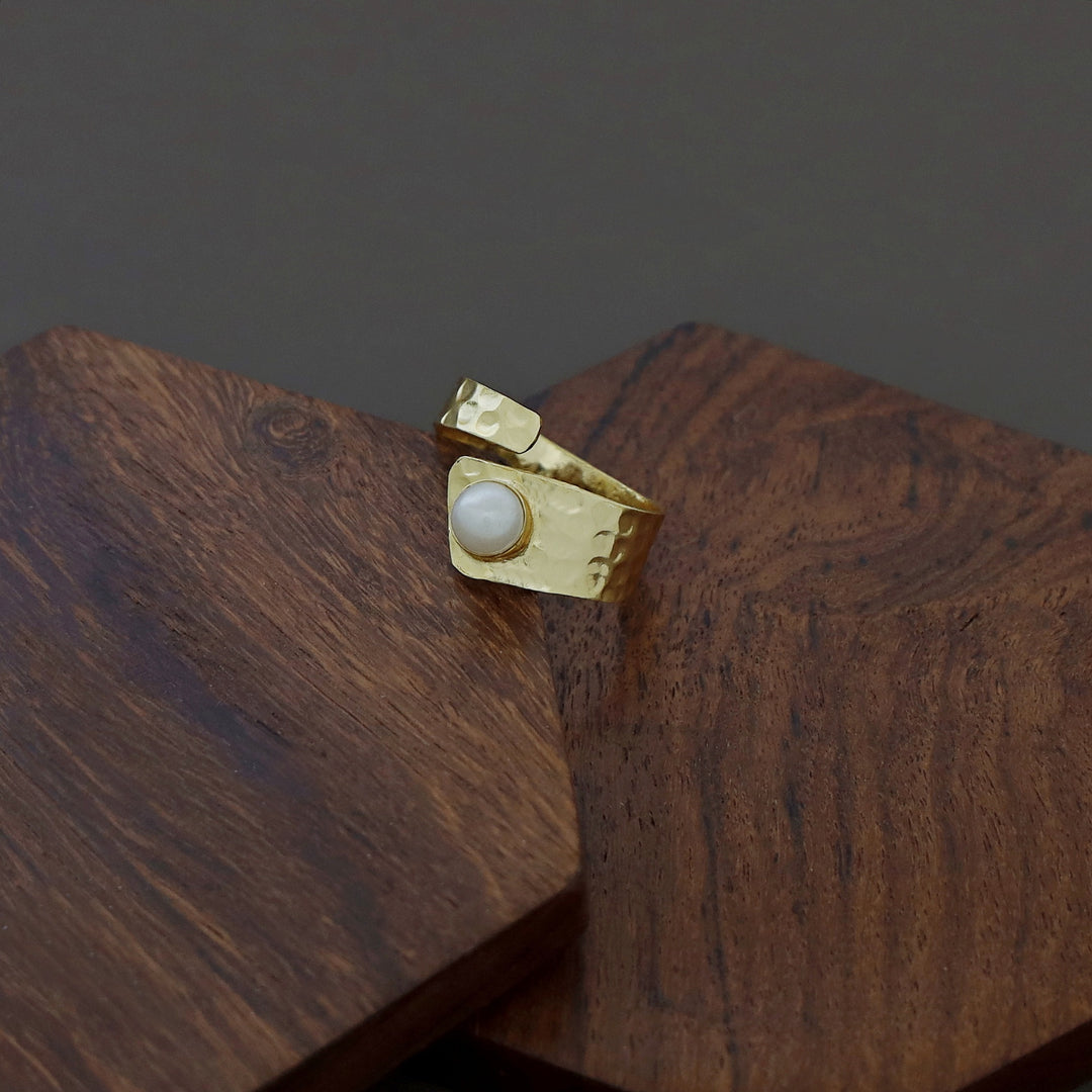 Maadhu Golden Hammered Glossy Ring