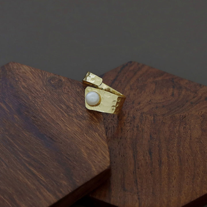 Maadhu Golden Hammered Glossy Ring