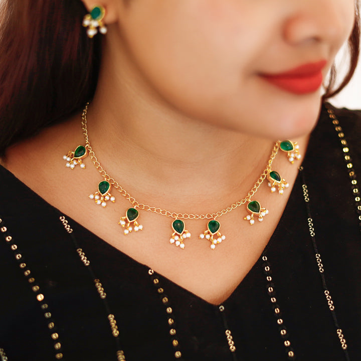 Elania Glossy Pearl Neckpiece With Earring