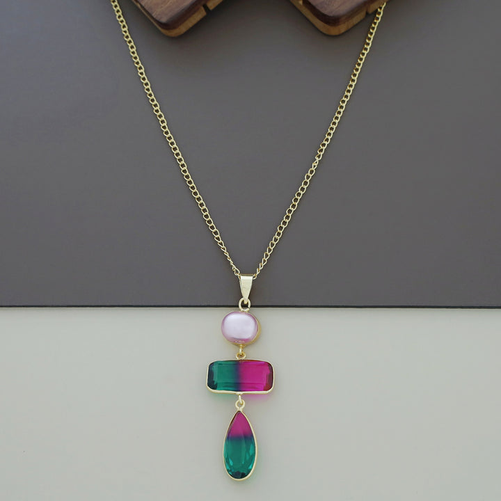 Laya Glossy And Pearl Neckpiece