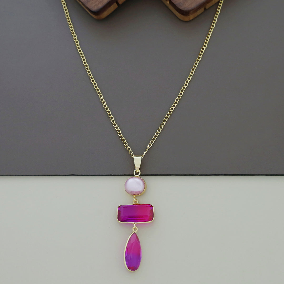 Laya Glossy And Pearl Neckpiece