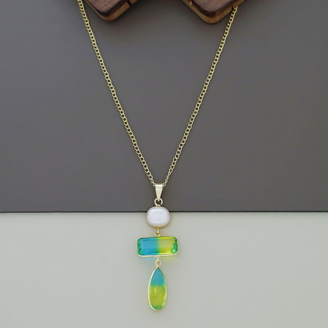 Laya Glossy And Pearl Neckpiece