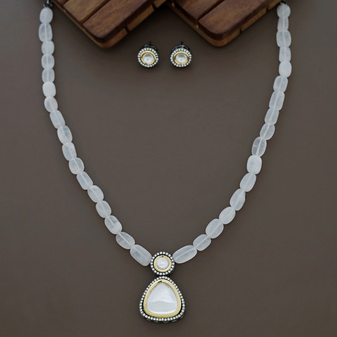 Lavanika kundan Neckpiece With Stud