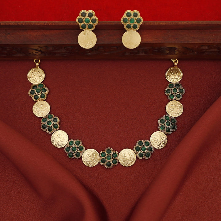 Aathmika Flower Kashi Short Neckpiece With Earring