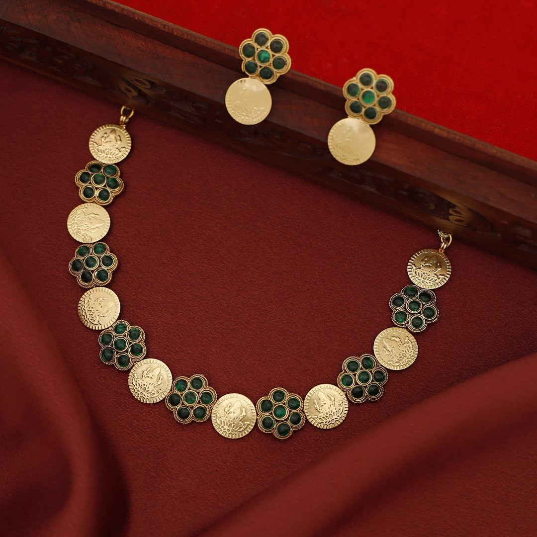 Aathmika Flower Kashi Short Neckpiece With Earring