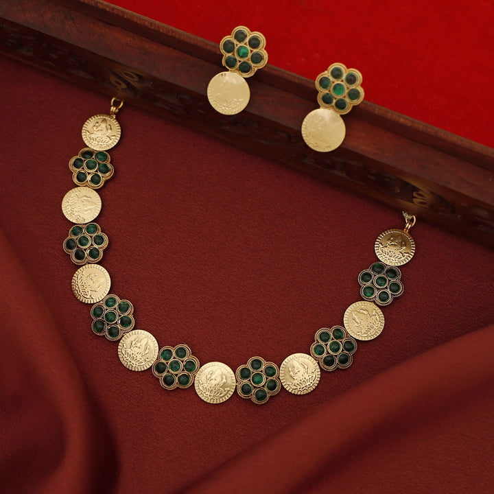 Aathmika Flower Kashi Short Neckpiece With Earring