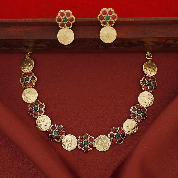 Aathmika Flower Kashi Short Neckpiece With Earring