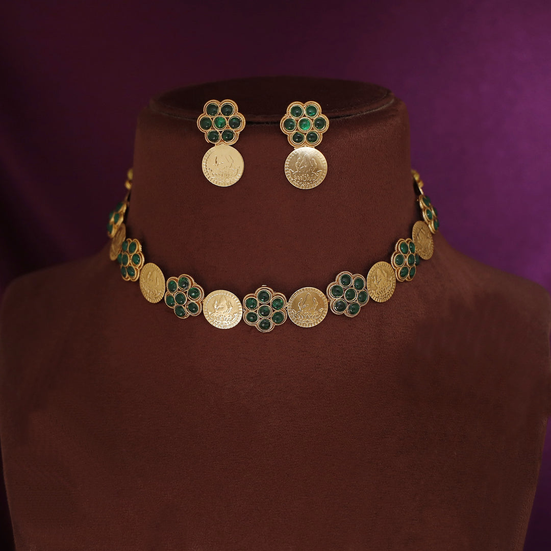 Aathmika Flower Kashi Short Neckpiece With Earring