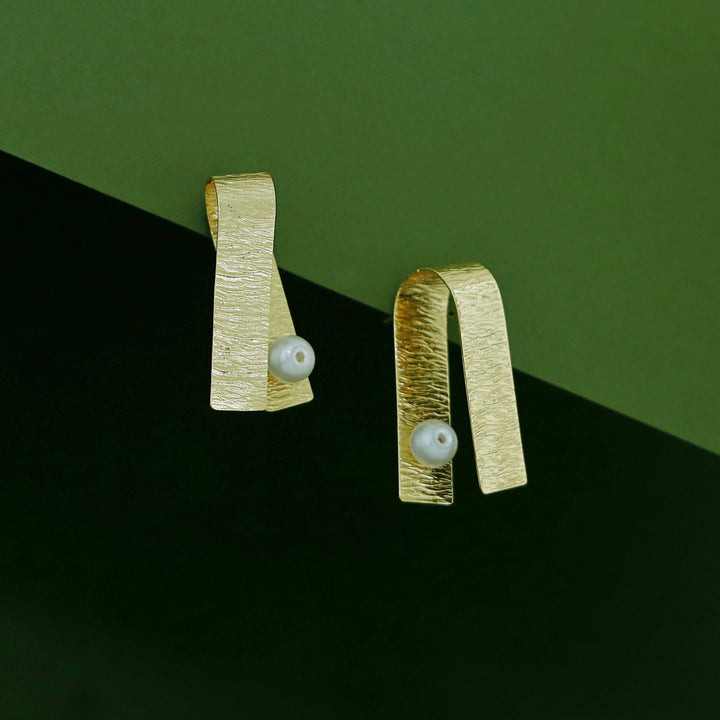 Ashna Golden Textured Pearl Earring