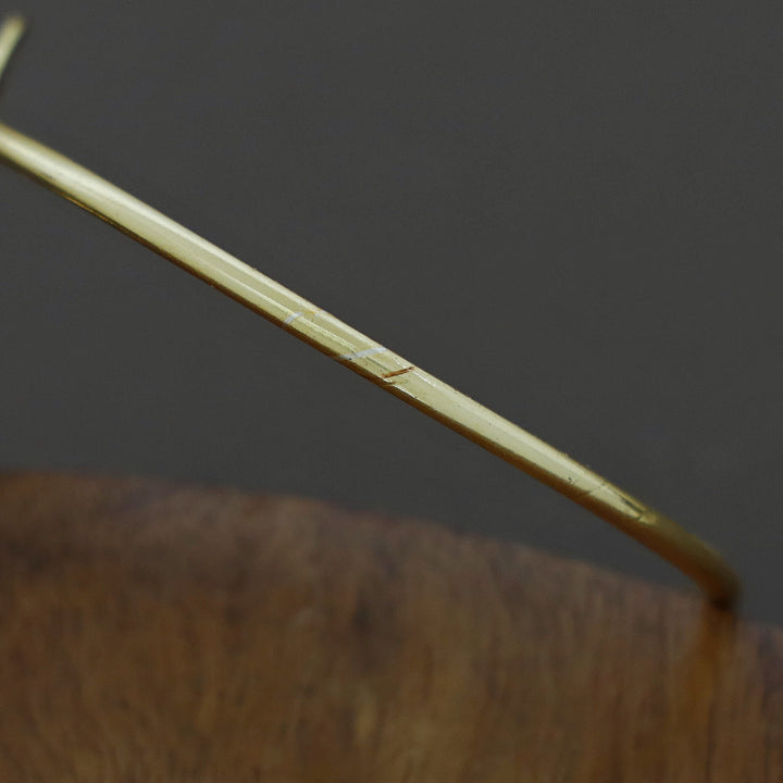 Anylla Golden Glossy Stone Bangle