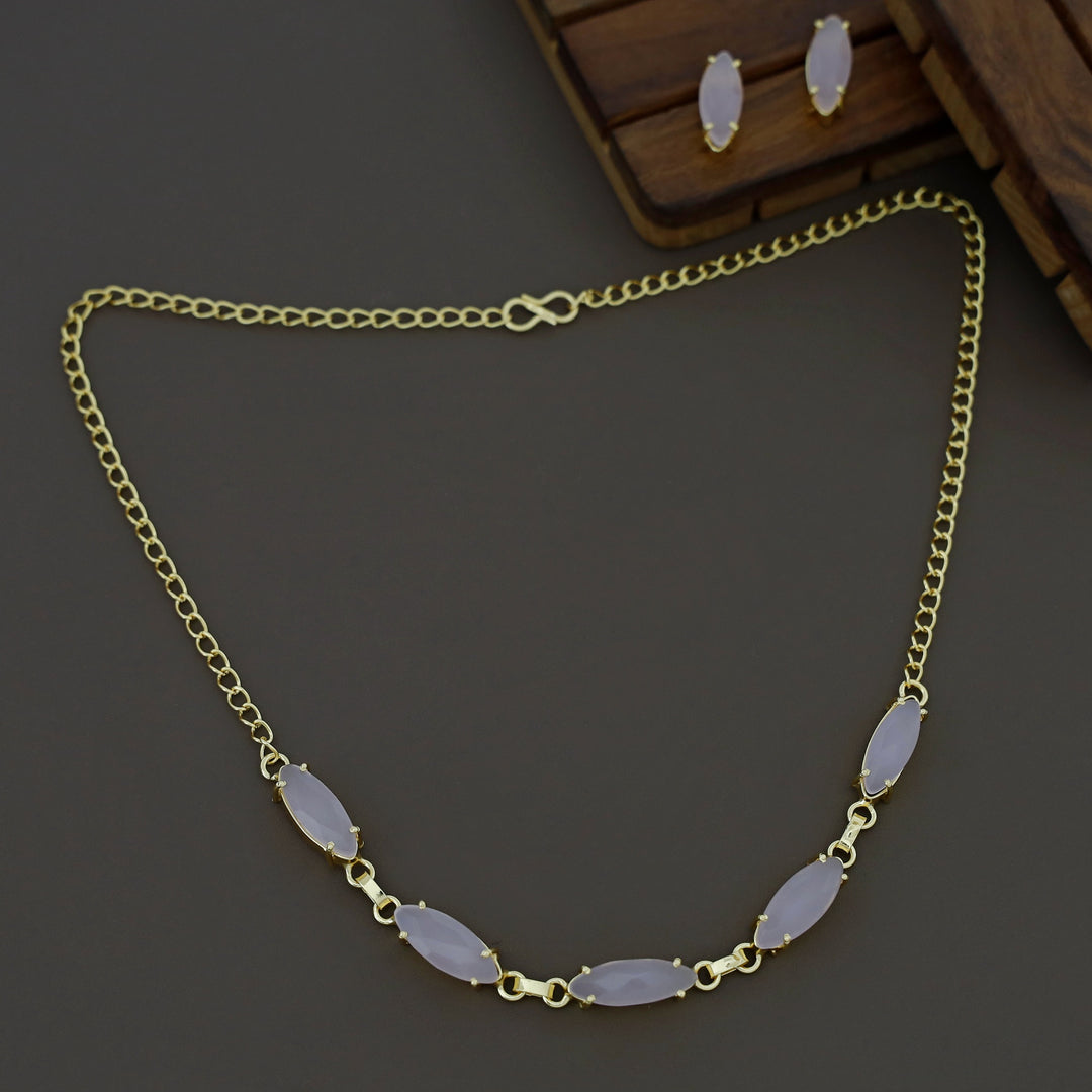 Leeza 5 Glossy Claw Choker With Stud