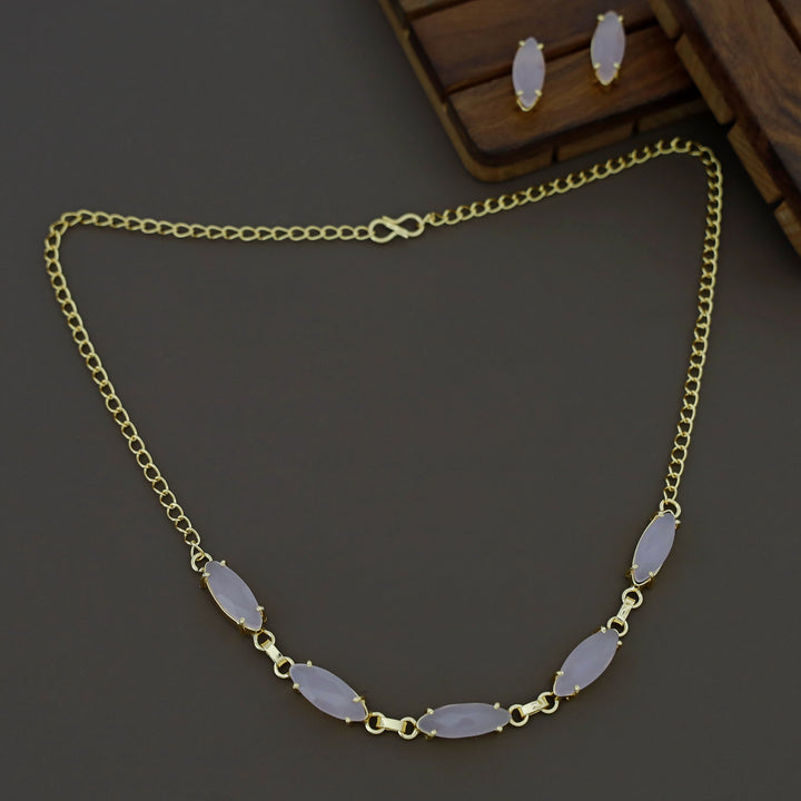 Leeza 5 Glossy Claw Choker With Stud