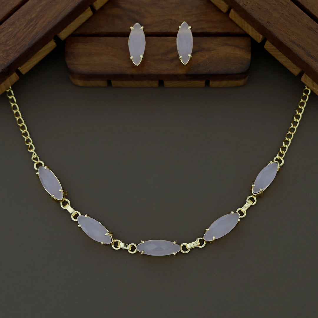 Leeza 5 Glossy Claw Choker With Stud