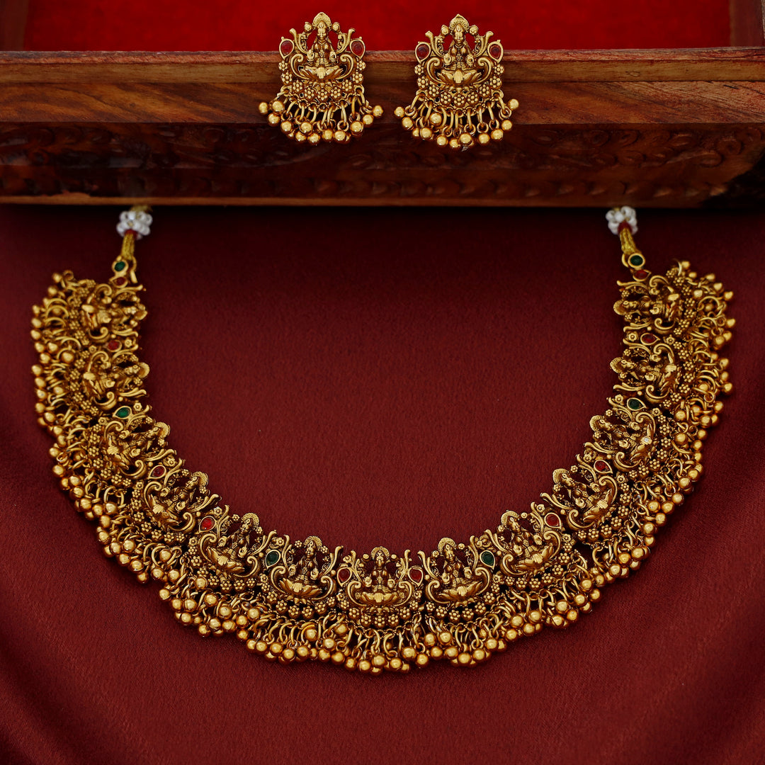 Pavithra Lakshmi Short Neckpiece With Earring