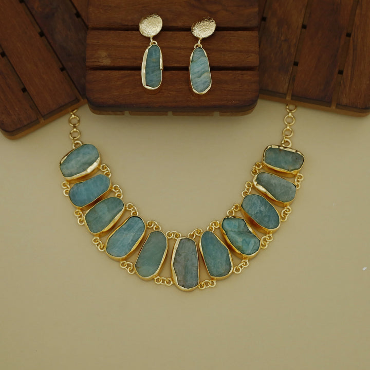 Piera Raw Stone Neckpiece With Earring